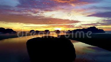 鸟瞰无人机拍摄美丽的光日出在班三冲台村相加省泰国
